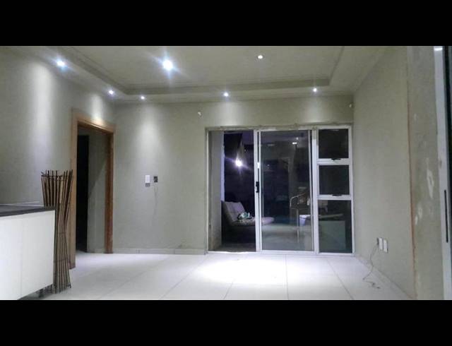 2 BEDROOM PROPERTY TO RENT IN FLORIDA
